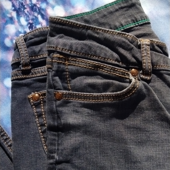 Wrangler Jeans - Picture 4 of 16